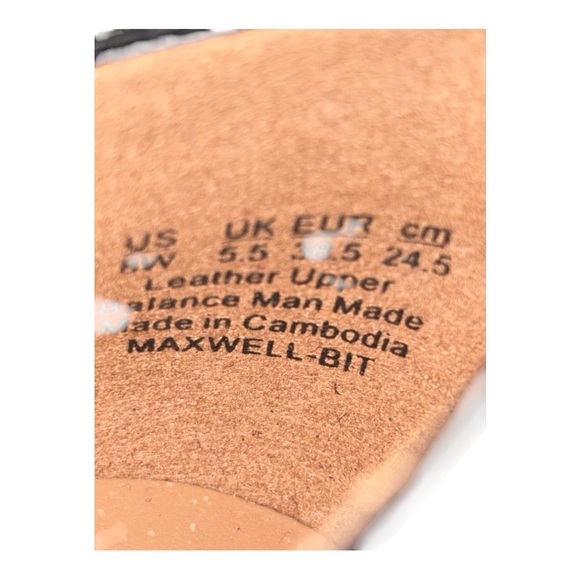 Naturalizer Black Leather Upper Maxwell gold bit on toe. Size 8w BB2 - Picture 6 of 8